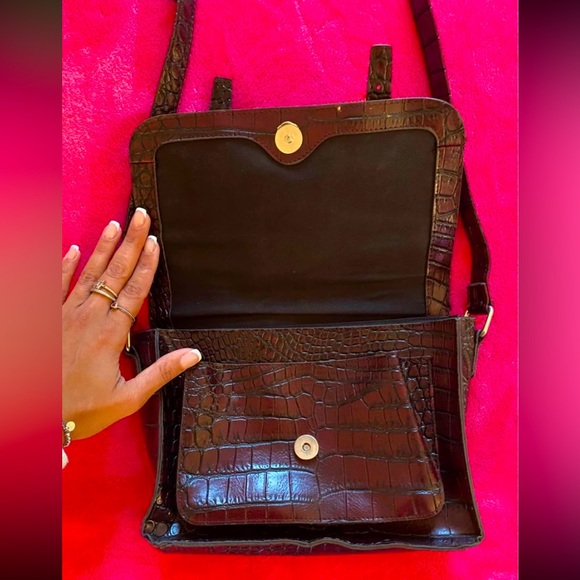 Faux Crocodile Skin Plum Sidebag - Picture 2 of 3